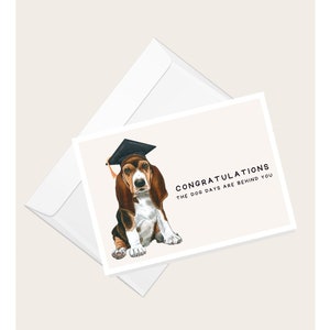 Bassett Hound com boné de formatura “Parabéns, os dias de cão já passaram” Cartão de felicitações | Honra | Promoção | Cartão de nota em branco