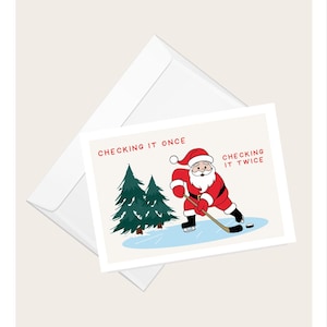 Papai Noel jogando hóquei no gelo “Checking It Once, Checking It Twice” Cartão de felicitações | Cartão de Natal humorístico | Cartão de nota em branco elegante