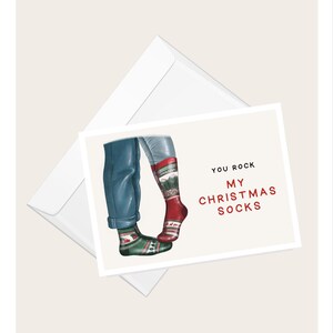 Tarjeta de felicitación con la frase “You Rock My Christmas Socks” (Mujer de pie sobre los pies de un hombre) / Tarjeta navideña / Elegante tarjeta en blanco
