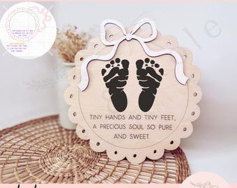Baby Hand & Footprint Sign SVG – Laserskuren Coquette Rosette Design för Nyfödd Hylla Dekor