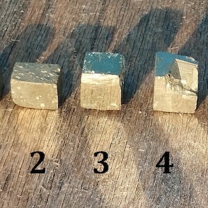 Pirite cubica - tra 4 e 8 g - Pietra grezza naturale - Cristalli campione &quot;oro degli sciocchi&quot; Spagna