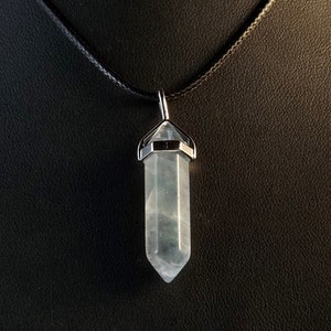 Colgante de péndulo biterminado en piedras finas naturales, cordón de cuero ajustable Collar de piedras minerales