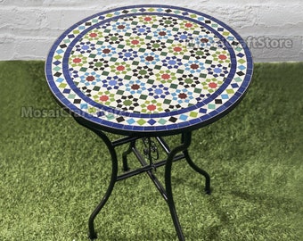 Farbenfroher Mosaiktisch handgefertigt mit echten Mosaikfliesen und Metallbeinen