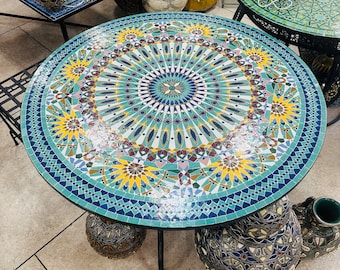 Luxe grote eettafel met mozaïek - Solide handgemaakte tafel voor buiten en binnen - Marokkaanse Zellige-tafel uit het midden van de eeuw - Unieke tegelstafel