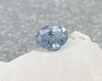 1,72 kt natuurlijke grijze blauwe saffier met oog schone edelsteen zeldzame saffier kasjmirmijnen 7 x 5 mm ovale losse saffier uit Jammu Kashmir onverwarmde edelsteen