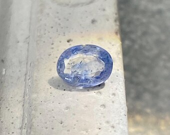 Kashmir blauwe saffier: 0,59 kt ovaal geslepen, onverwarmde edelsteen