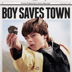1985 Los Goonies Astoria Chronicle Boy Saves Town Mikey Sean Astin Chunk Corey Mouth Data Sloth Corey Feldman ¡Hola chicos!