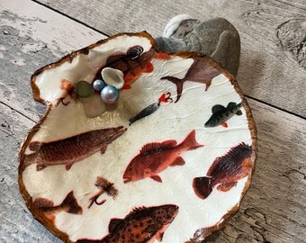 Large Scallop Shell trinket dish, decoupaged with Fish detail Seaglass and shells, finished with a copper painted edge
