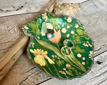 Large Scallop Shell trinket dish, decoupaged with flower detail, Seaglass and shells, fished with a silver painted edge