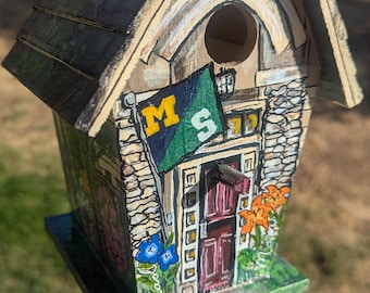Mother's Day Birdhouse custom burthminth flowers and special details to make your vision alive to represent your family for your mom.