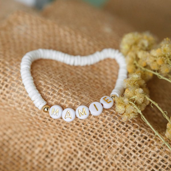 Bracelet en perles heishi blanc coquillage naturel et acier inoxydable doré Personnalisable pour toute la famille