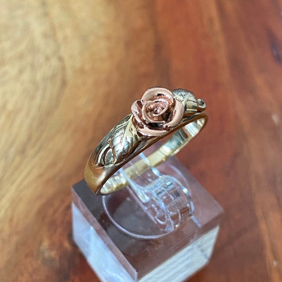 CLOGAU WELSH GOLD Ring With Rose Design 