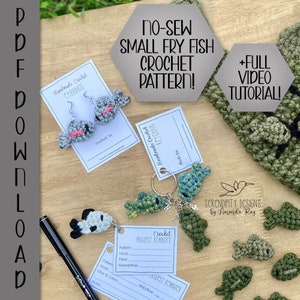 Chaveiro de peixe frito pequeno em PDF, enfeite, marcador de ponto, brincos, projeto de etiquetas de padrão de micro crochê, tutorial em vídeo ARSerendipityDesigns