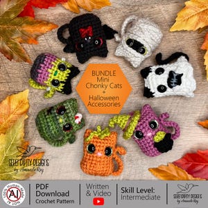 Könnte beinhalten: Eine Sammlung von sechs gehäkelten Mini-Katzenfiguren mit Halloween-Motiven, darunter eine schwarze Katze, eine Mumie, eine Katze im Frankenstein-Stil, ein Geist, eine grüne Katze und eine orangefarbene Kürbis-Katze, um ein orangefarbenes Etikett.