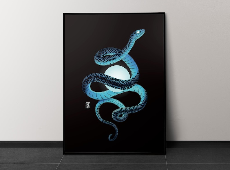 Puede incluir: Una serpiente azul y negra enroscada alrededor de un orbe blanco brillante sobre un fondo negro.