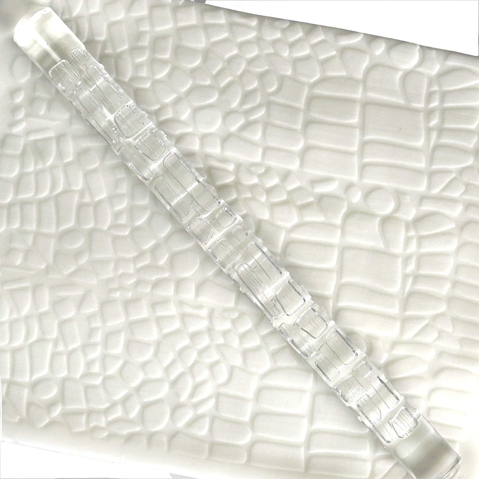Doctors Warn Against Popular Beauty Treatment: Reptile Skin Effect - 2y77ls2