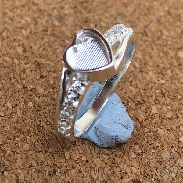 925 Sterling Silver Ring Blank, Single Heart Resin tray Setting with shoulder stones