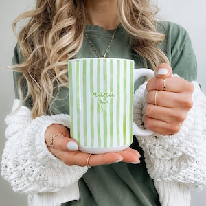Personalized striped grandma mugs with name Nana  Grandma in pastel colors, custom coffee cups for pregnancy announcement or Mother’s Day gift