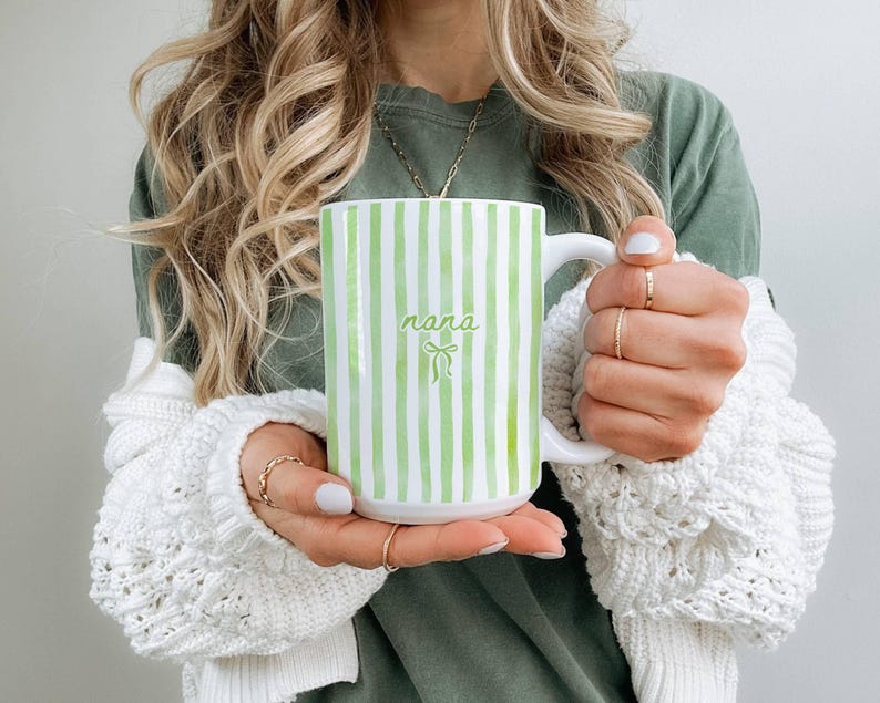 Personalized striped grandma mugs with name Nana  Grandma in pastel colors, custom coffee cups for pregnancy announcement or Mother’s Day gift