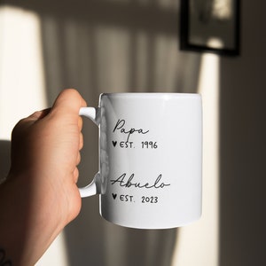 Abuela y abuelo Grandparent Baby Reveal Spanish Pregnancy Announcement Abuelitos Pregnancy anuncio de bebé Announcement Anuncio de embarazo All white 11 oz