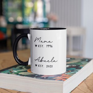 Abuela y abuelo Grandparent Baby Reveal Spanish Pregnancy Announcement Abuelitos Pregnancy anuncio de bebé Announcement Anuncio de embarazo Black Handle 11 oz