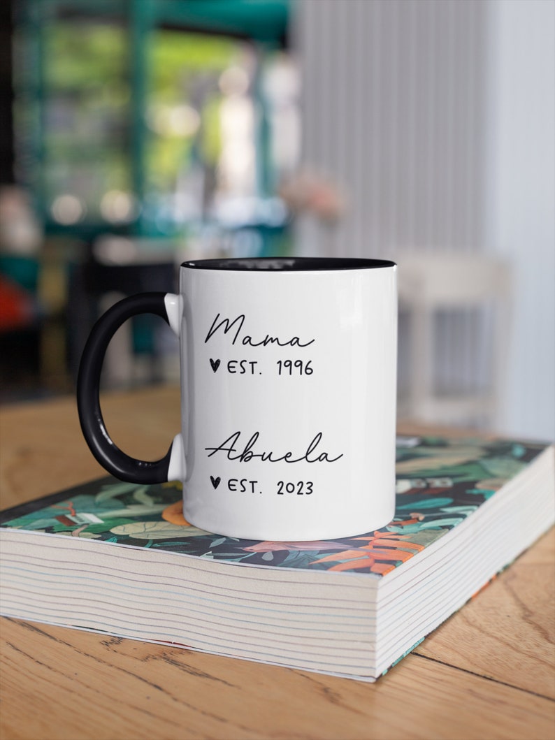 Abuela y abuelo Grandparent Baby Reveal Spanish Pregnancy Announcement Abuelitos Pregnancy anuncio de bebé Announcement Anuncio de embarazo Black Handle 11 oz
