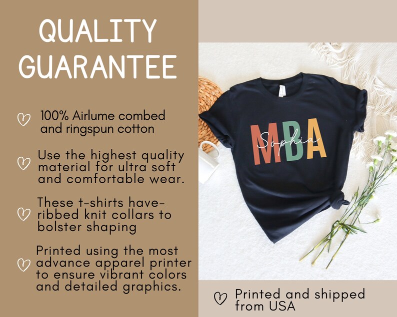 Op de afbeelding: Zwart T-shirt met de tekst "MBA" in kleurrijke letters en de naam "Sophia" eronder. Het shirt is gemaakt van hoogwaardige, zachte katoen en heeft een geribbelde brei kraag. De tekst "Gedrukt en verzonden vanuit de VS" is ook inbegrepen.