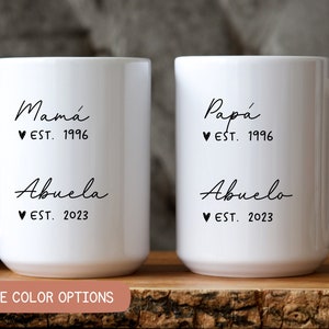 Abuela y abuelo Grandparent Baby Reveal Spanish Pregnancy Announcement Abuelitos Pregnancy anuncio de bebé Announcement Anuncio de embarazo All white 15 oz