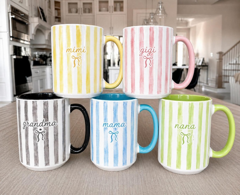 Personalized striped grandma mugs with names Mimi Gigi Nana Mama Grandma in pastel colors, custom coffee cups for pregnancy announcement or Mother’s Day gift