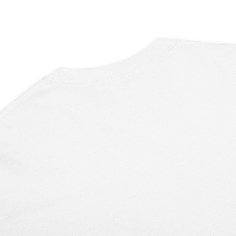 Op de afbeelding: Wit T-shirt met ronde hals.
