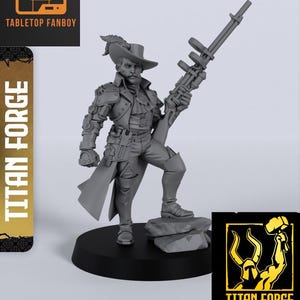 以下が含まれることがあります： グレーの3Dプリントされたミニチュアは、大きな銃を持ったスチームパンクのキャラクターです。キャラクターは長いコート、帽子、ブーツを着用しています。ミニチュアはグレーのベースの上に立っています。ミニチュアはタイタンフォージ製です。
