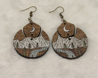 Mountain View - Örhängen i trä med hänge