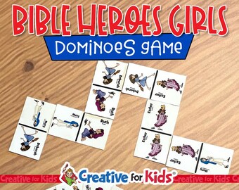Puede incluir: Un juego de dominó con ilustraciones de heroínas bíblicas. Las fichas de dominó están dispuestas sobre una superficie de madera. El título del juego, "BIBLE HEROES GIRLS DOMINOES GAME", se muestra en la parte superior.