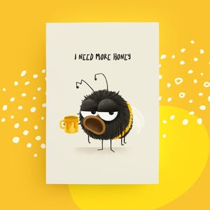 Postkarte mit Hummel Grummel – „I need more honey“, lustige Grußkarte für Morgenmuffel