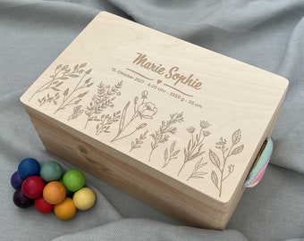 Erinnerungskiste Baby | Blumen | Personalisierte Erinnerungsbox aus Holz | Geschenk zur Schwangerschaft, Geburt, Taufe, Kommunion| Babyparty