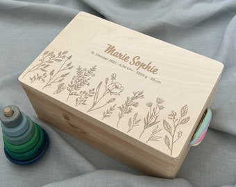 Erinnerungskiste Baby | Blumen | Personalisierte Erinnerungsbox aus Holz | Geschenk zur Schwangerschaft, Geburt, Taufe, Kommunion| Babyparty