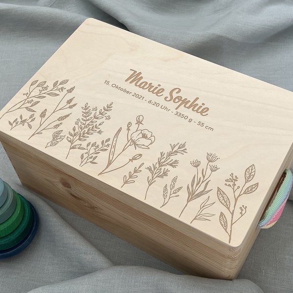 Erinnerungskiste Baby | Blumen | Personalisierte Erinnerungsbox aus Holz | Geschenk zur Schwangerschaft, Geburt, Taufe, Kommunion| Babyparty
