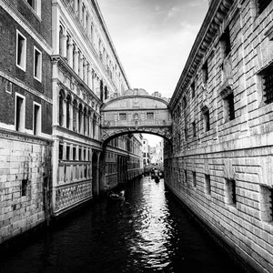 Bridge of Sighs Print, Venice Print, Italy Print, Black and White Print, Digital Download, Wall Art, Travel Photography