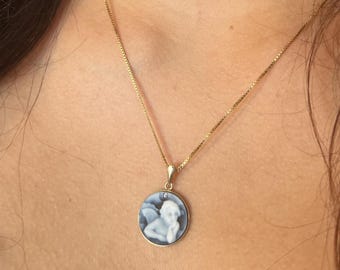 14K Gold Blauer Achat Cherub Cameo Anhänger mit Diamant Akzent - Ein himmlischer Vintage Schatz