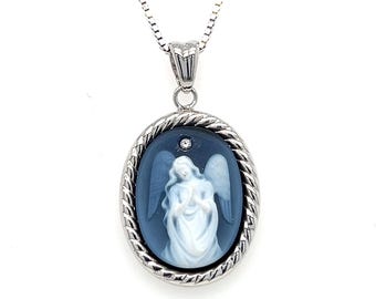 Pendentif camée ange gardien en agate bleue – Collier en argent sterling, accent de diamants
