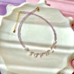 Collar con nombre personalizado, collar con nombre y letra de concha, collar con palabra y letra de nácar, regalo personalizado para ella