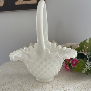 STUNNING Vintage FENTON Hobnail Art Glass Flowergirls Basket Pure White.1960&#39;s