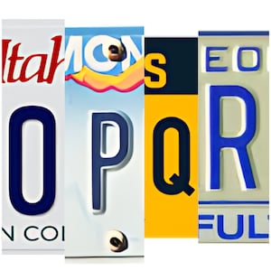 K&ouml;nnte beinhalten: Nahaufnahme eines bunten Alphabets aus Buchstabenbl&ouml;cken. Die Buchstaben sind O, P, Q und R. Die Buchstaben sind in verschiedenen Farben bemalt, darunter Blau, Gelb und Wei&szlig;. Die Buchstaben sind in einer Reihe angeordnet.