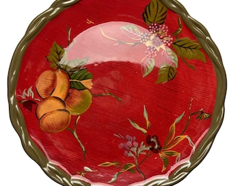 Prato de jantar da coleção Octavia Hill de Tracy Porter, pintado à mão com motivos florais.