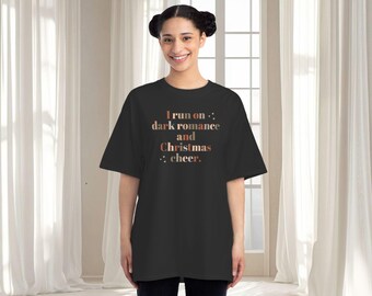 Maglietta natalizia Dark Romance Christmas Cheer: maglietta unisex in cotone oversize con grafica disegnata a mano, BookTok