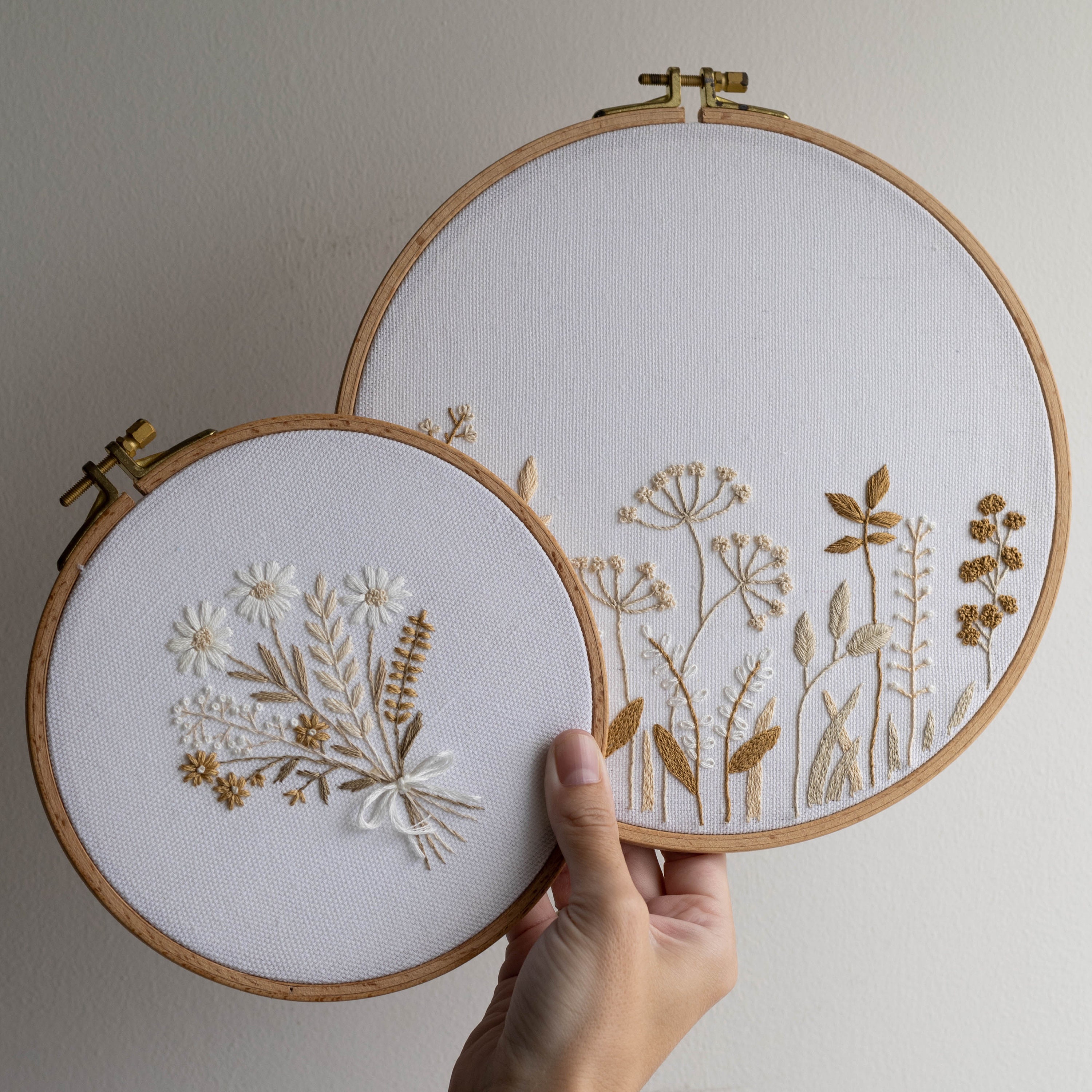 トップス EBONY Flower Embroidery set up トップス EBONY Flower Embroidery set up Flower Embroidery on