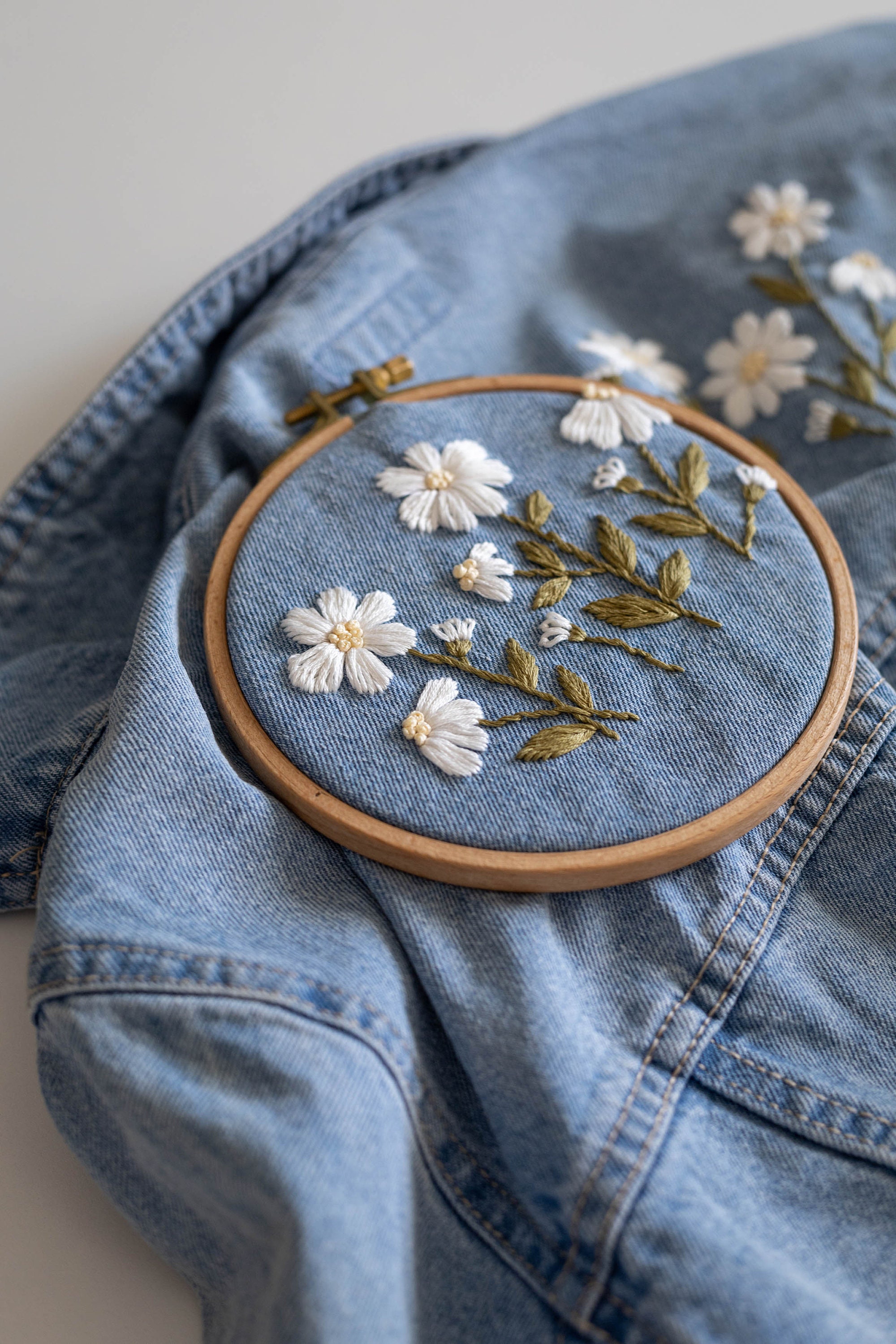 AHANDMAKER 43-Piece Flowers & Bees Embroidery Patch Set - 14 Styles, Sew-On Or Iron-On Appliques For Jackets, Jeans, Backpacks & DIY Crafts | Repair & Decorate