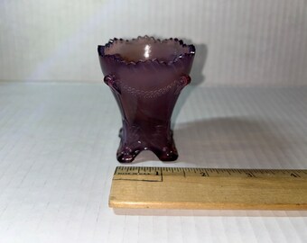 Boyd glass purple colonial drape vintage Boyd stamp no lines