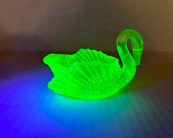 Boyd glass swan Vaseline carnival glows bright rare vintage piece