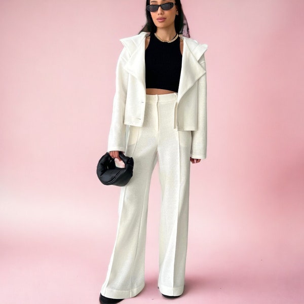 Rehaussez votre style avec notre veste blanche ou notre pantalon jupe-culotte blanc